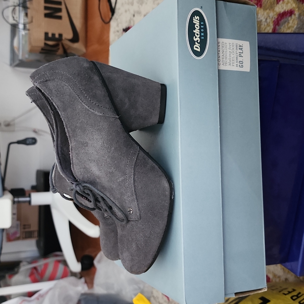 Women Dr. Scholls size 6 Grey